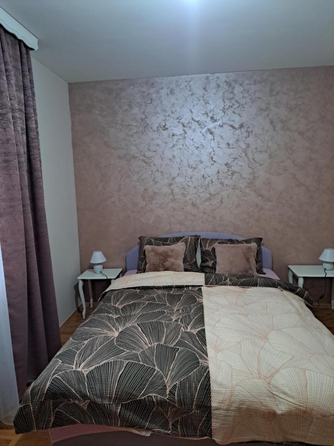 Apartman Lara 2 Apartment ฟอชา ภายนอก รูปภาพ