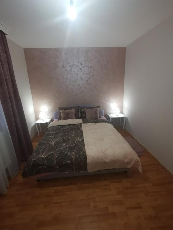 Apartman Lara 2 Apartment ฟอชา ภายนอก รูปภาพ