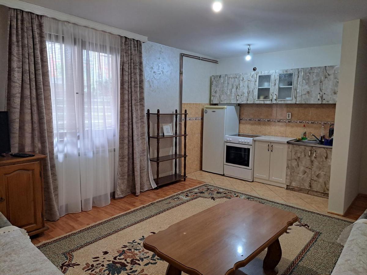 Apartman Lara 2 Apartment ฟอชา ภายนอก รูปภาพ